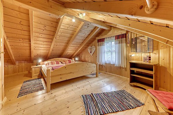 2. Schlafzimmer im Obergeschoß 2. Schlafzimmer im Obergeschoß